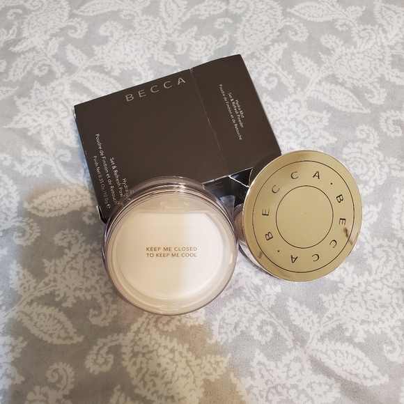 BECCA Other - Becca set and refresh powder